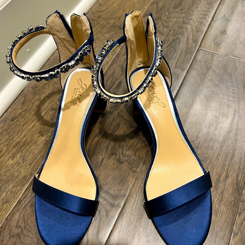 Never Worn! Jewel Badgley Mischka block heel
